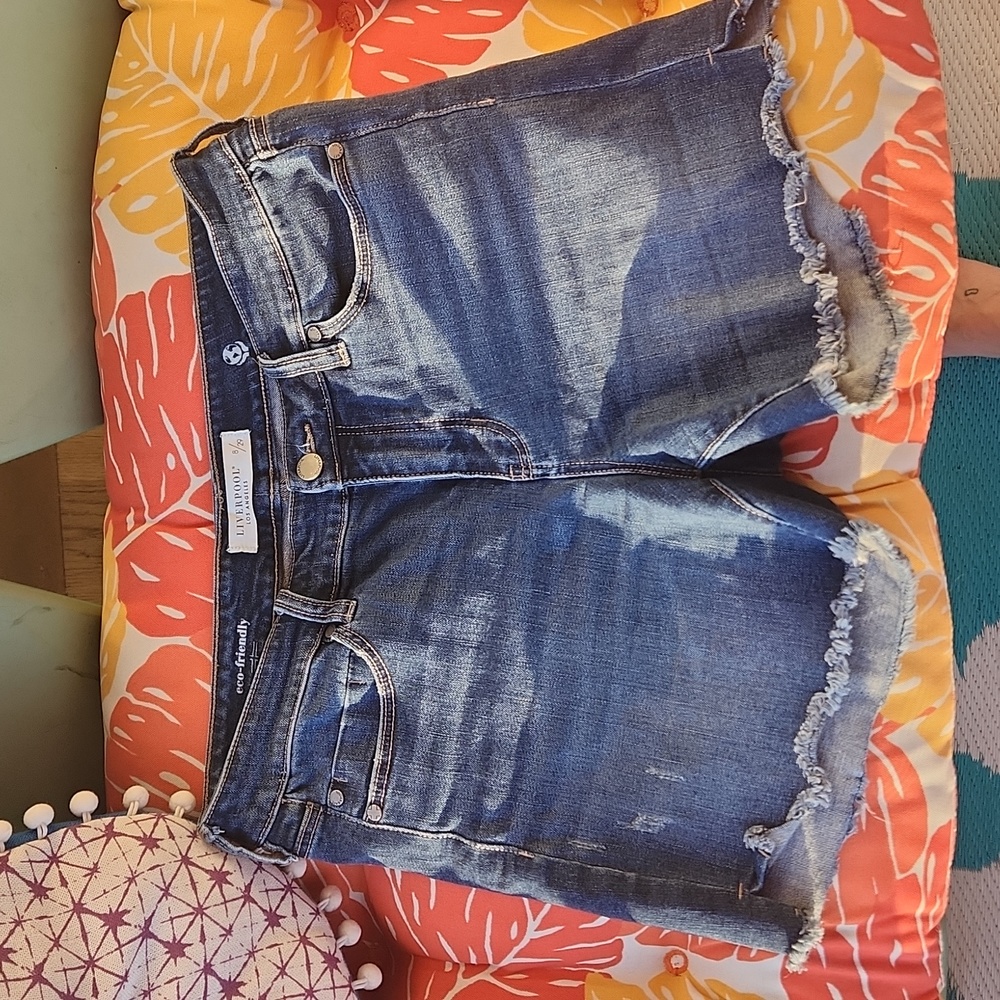 Liverpool Vickie fray hem denim short